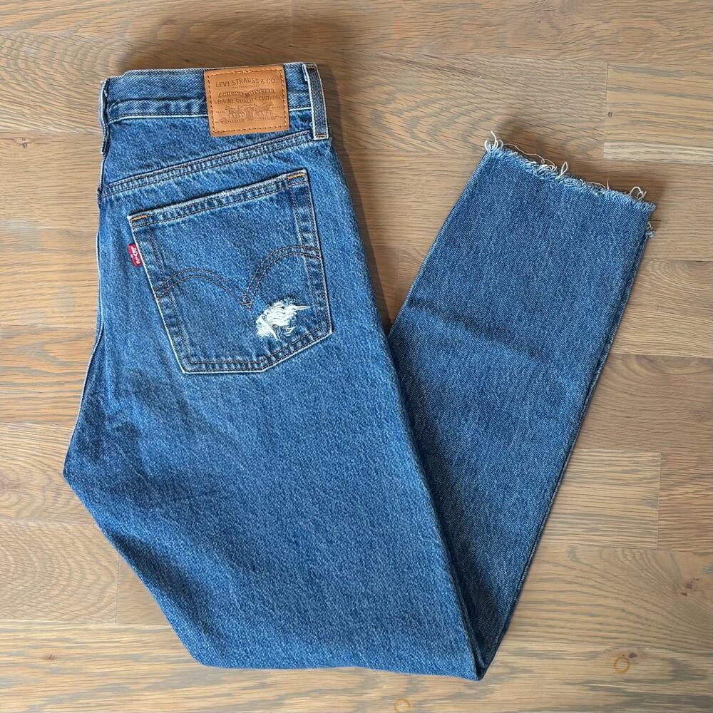 Levi’s Premium Wedgie Ankle Jeans Straight Leg Distressed Womens Size 28 - Picture 2 of 11